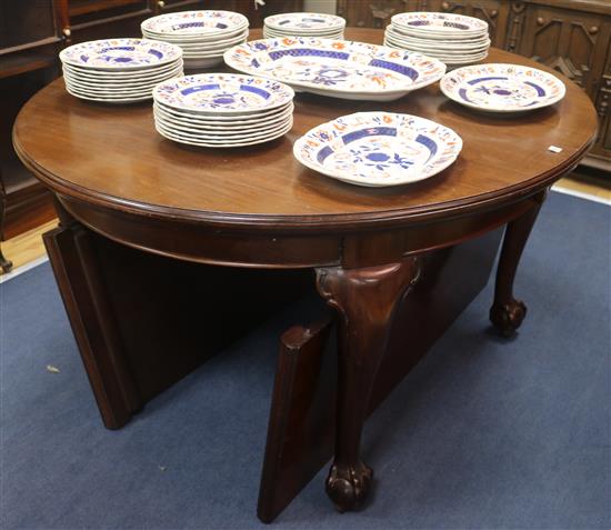 An Edwardian Chippendale style dining table, W.123cm